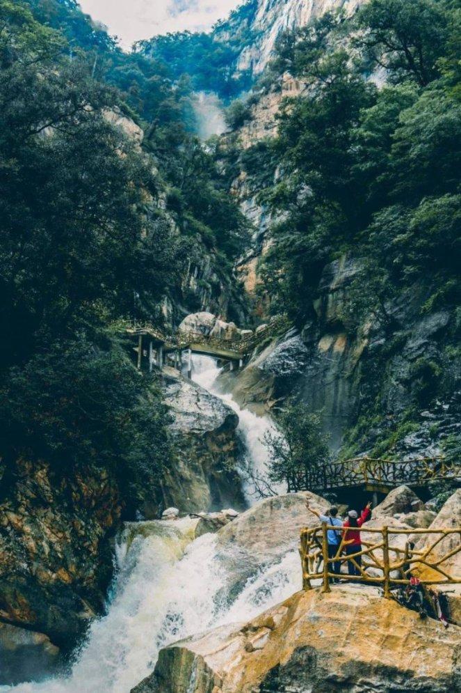 努力向上的铁球